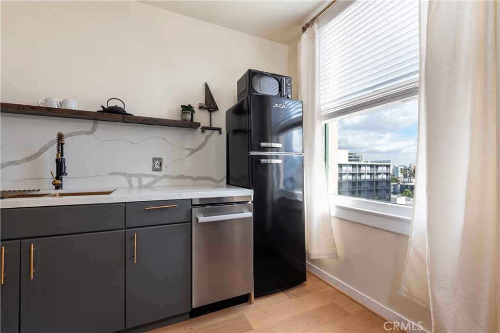 Ocean View Studio Near Convention Center - Thumbnail 8