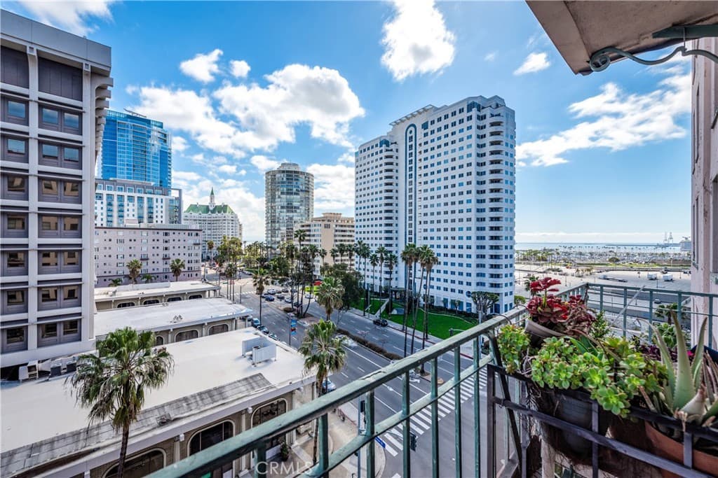Ocean View Studio Near Convention Center - Thumbnail 10